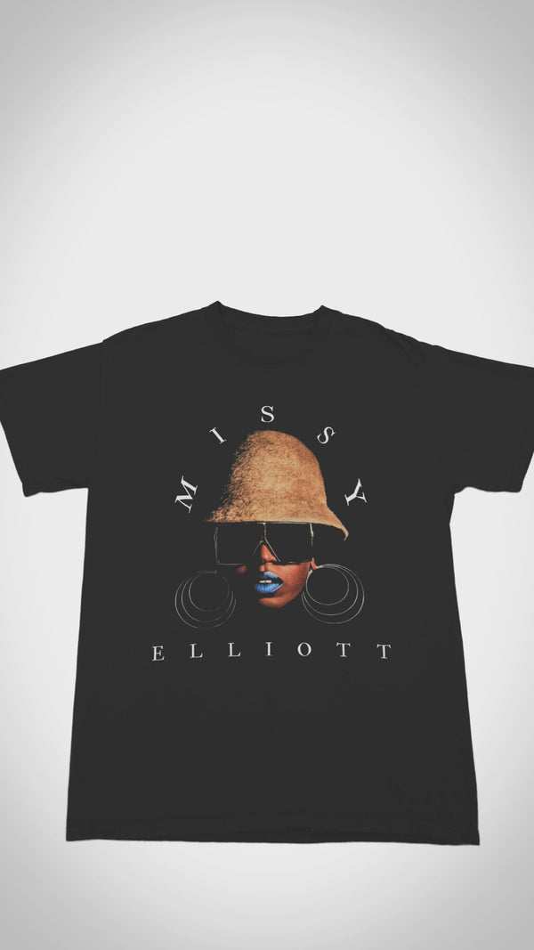 Vintage Missy Elliott 'Supa Dupa Fly' T-shirt - Close-up video shows heavyweight 100% cotton, cracked 1997 tour graphics, and distressed 'The Rain' lyrics for golden-era hip-hop collectors.